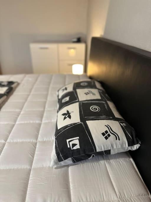 Gemuetliche 2 Zimmer Wohnung Bad Hersfeld Bagian luar foto