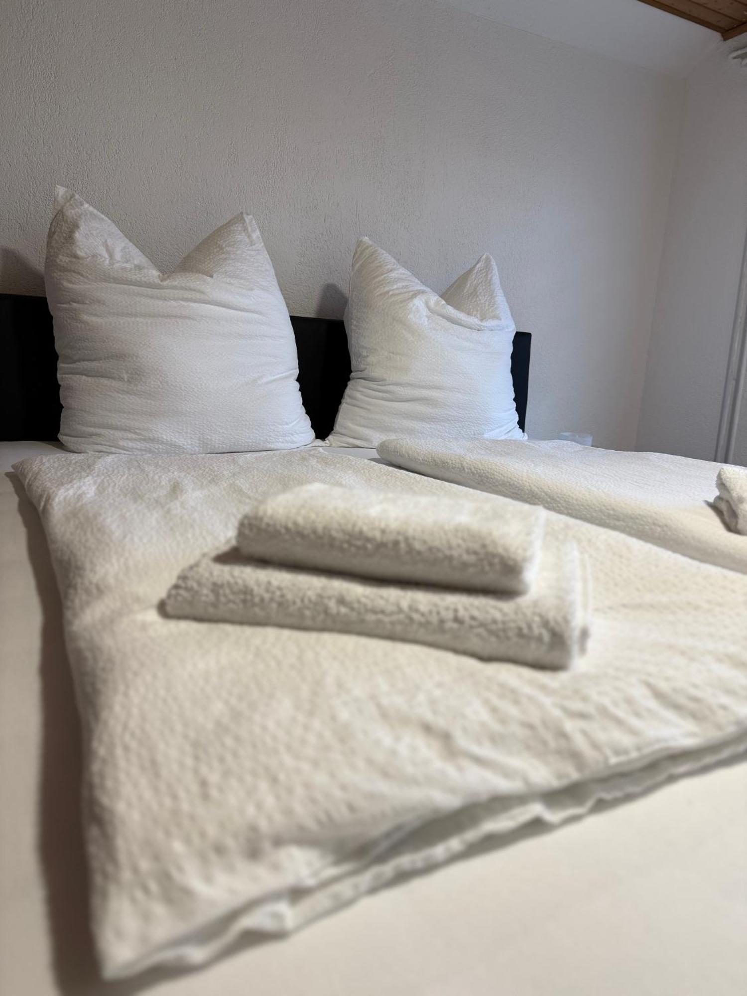 Gemuetliche 2 Zimmer Wohnung Bad Hersfeld Bagian luar foto
